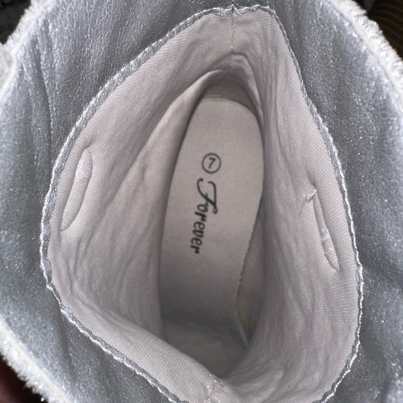 Forever 21 Silver Rhinestone Western Ankle Booties Womens Size 7 - Picture 9 of 9